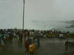 Der Niagara st&uuml;rzt in die Tiefe