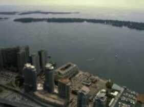 Blick aus dem CN-Tower auf den Lake Ontario