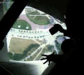 CN-Tower:auf der gl&auml;sernen Plattform